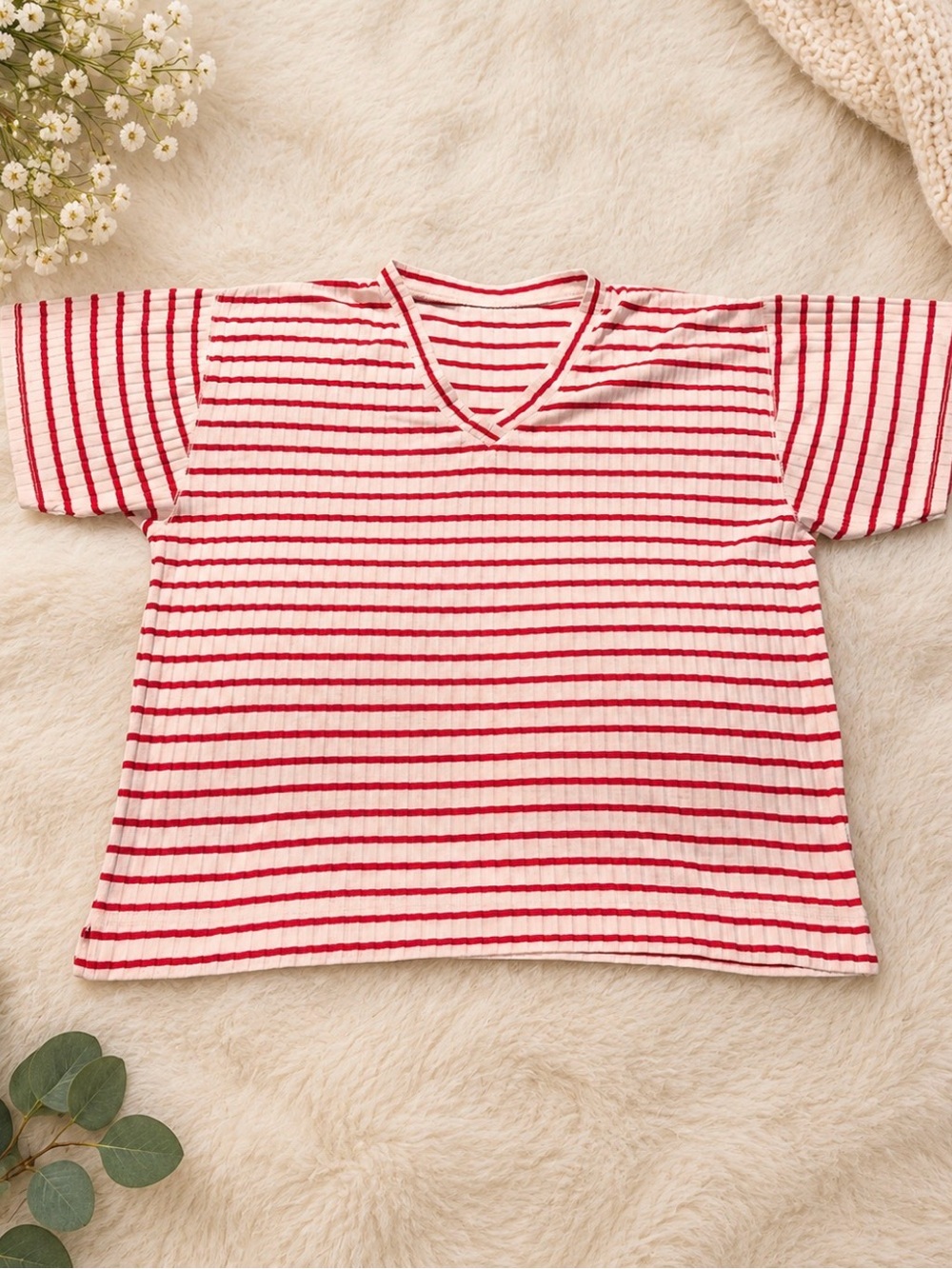 Source Unknown Red and White Striped V‑Neck Top no tag